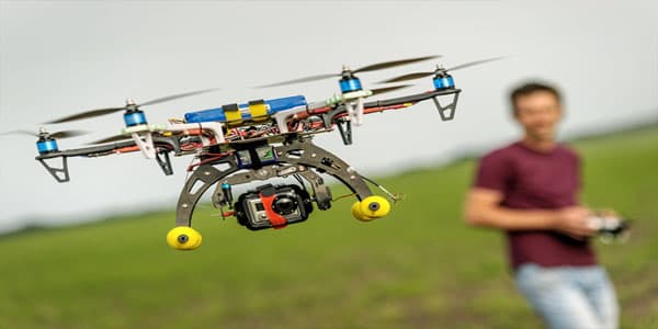 Turist Bakının mərkəzində dron havalandırdı, polis hərəkətə keçdi