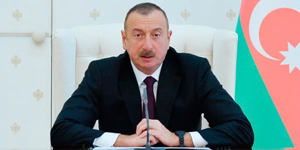 İlham Əliyev müəllimlərlə bağlı sərəncam imzaladı (SİYAHI)