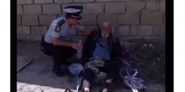 Azərbaycan polisindən örnək addım: Halı pisləşən kişiyə belə kömək etdi (VİDEO)