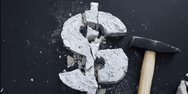Rusiya iqtisadiyyatını dollar aslılığından xilas edir
