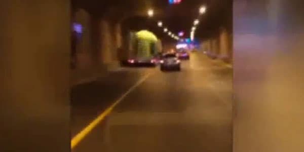Bakıda yük maşını yolda dəhşət saçdı (VİDEO)