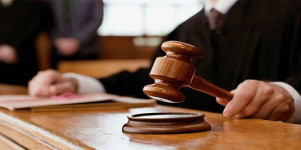 Gənc qızın ölümünə görə tutulan klinika həkimlərinə və direktoruna hökm oxunub