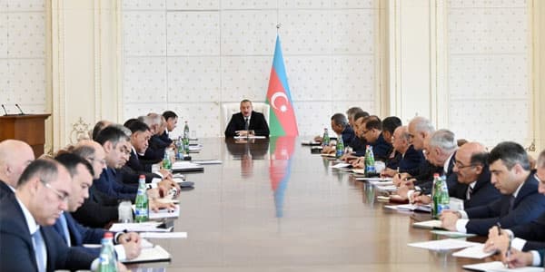 İlham Əliyev nazirləri topladı (FOTOLAR)