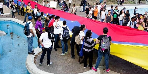 Bu ölkədə inflyasiya faizi yarım milyona çatdı