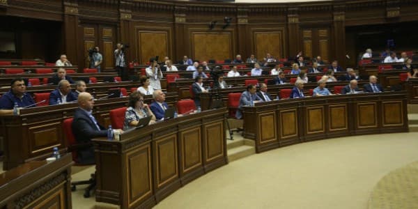 Ermənistanda növbədənkənar parlament seçkiləri keçiriləcək
