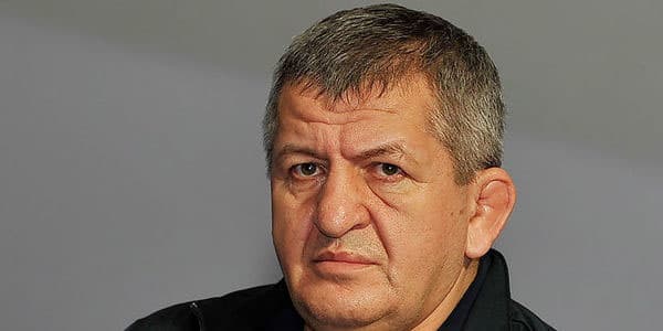Həbibin atası Makqreqoru bağışladı
