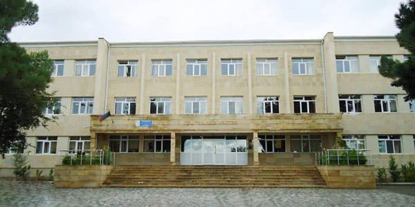 Bakıda şagird məktəbi bir-birinə qatdı: 9 nəfər zəhərləndi