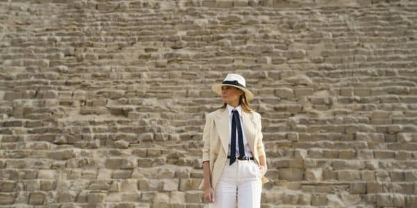 Melaniya etiraf etdi: "Tweet" yazmasın deyə Donald Trampın telefonunu gizlətmişəm