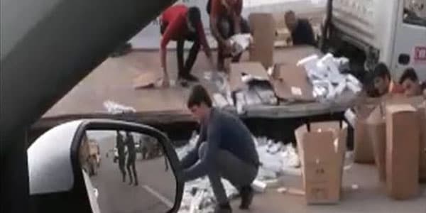 Bakıda ağır qəza: şirkət maşını iki yerə bölündü (VİDEO)