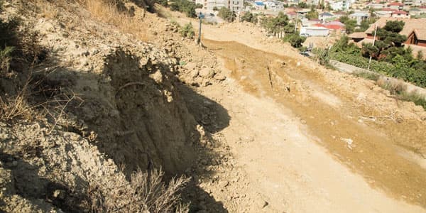 ETSN: "İstinad divarından aşağıda sürüşmə kütləsinin hərəkəti davam edir"