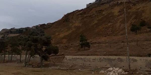 Sürüşmə zonasında uçqun gedir