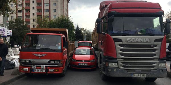 İki avtomobil ötüşdü, cərimə başqasına yazıldı