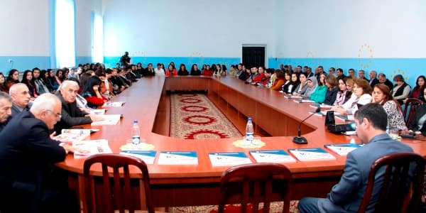 Şuranın 10 illiyi və regionların inkişafında QHT-lərin rolu mövzusunda ictimai müzakirə