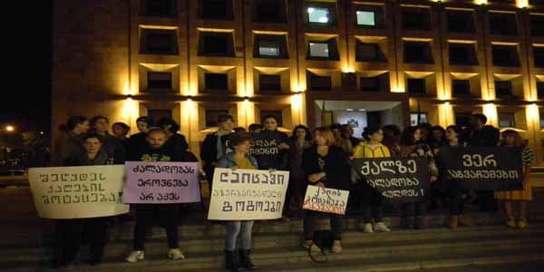 “Azərbaycanlı qızları müdafiə edin!” adlı aksiya keçirildi