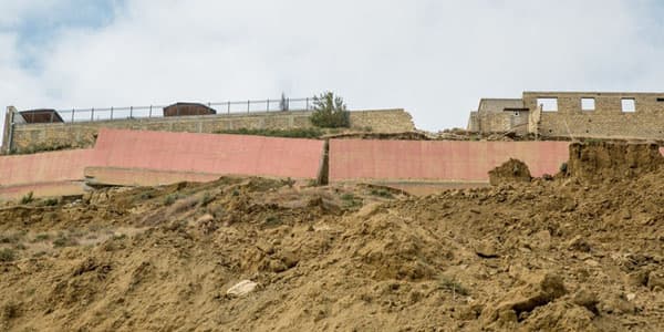 Badamdarda sürüşmə zonasında ara-sıra uçqunlar baş verir