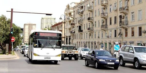 Bakının mərkəzində yol sürüşdü