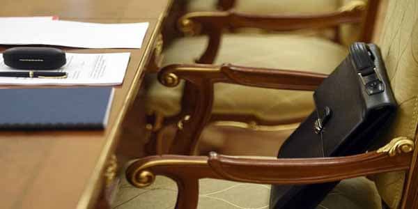Daha bir məmur işdən çıxarıldı