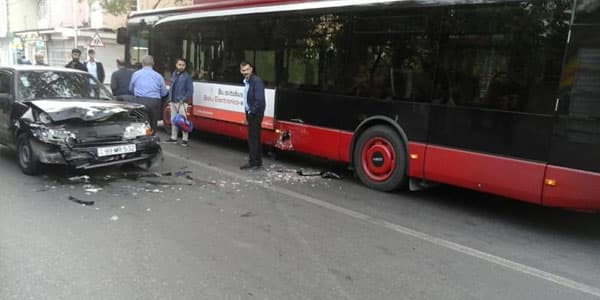 “Bakubus” qəzaya düşdü: sərnişinlər boşaldıldı (FOTOLAR)