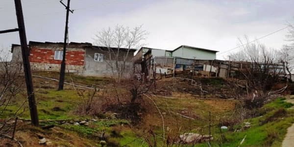 Sürüşmə zonasının sakinləri xəbərdarlığa baxmayaraq, evlərinə qayıtdılar
