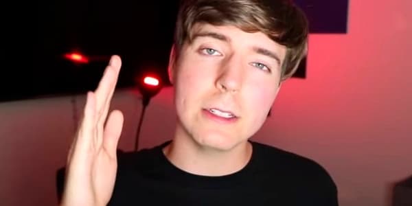 Məşhur “Youtuber” restoranda ofisianta 10 min dollar bəxşiş verdi (VİDEO)