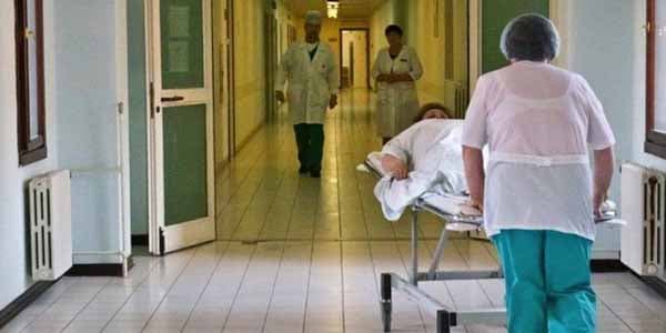 Bakı sakini küçədə sevgilisini öldürdü, özünü isə ölümcül bıçaqladı