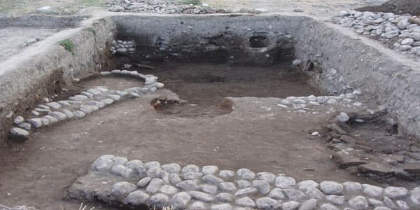 Yeni çəkilən yolda qədim tikinti qalıqları aşkarlanıb (FOTOLAR)