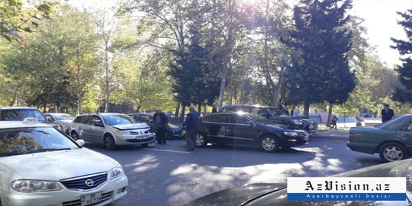 Bakının mərkəzində zəncirvari qəza (FOTOLAR)