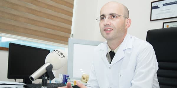 Elnur Əkbərov: "Müğənnilərdə səsin yanlış istifadəsi zamanı səs tellərində yırtılmalar olur"