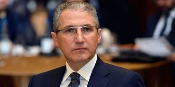 Daha bir yüksək vəzifəli məmur işdən çıxarıldı