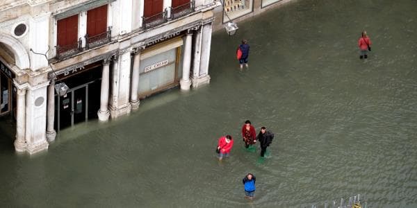 Venesiya su altında qaldı (FOTOLAR)