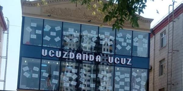 Reklam lövhələrində qrammatik səhvlər: buna görə kim məsuliyyət daşıyır?