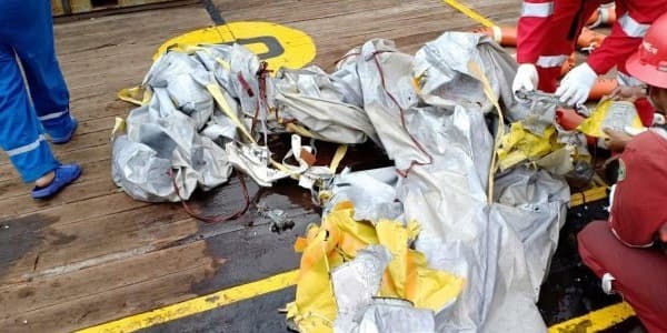 İndoneziyada qəzaya uğrayan təyyarənin qara qutusu tapıldı