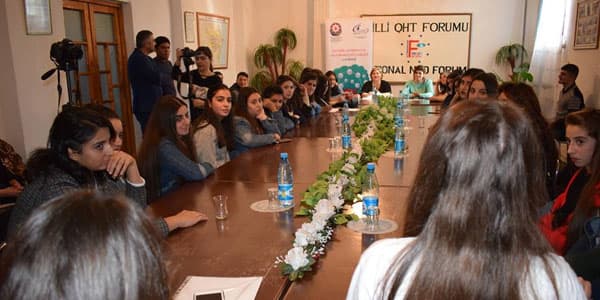 Mingəçevirdə ailələrindəki mövcud vəziyyətlə bağlı debat keçirilib