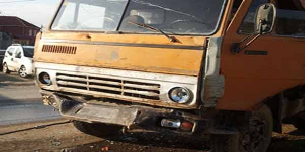 Sumqayıtda "KamAZ" iki piyadanı vurdu, biri öldü