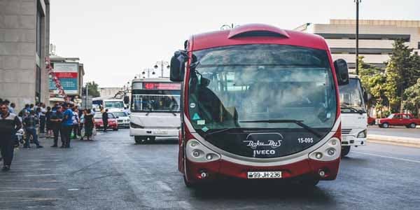 Bakıda tələbə və pensiyaçıların ictimai nəqliyyatdan güzəştli istifadəsi məsələsinə baxıla bilər