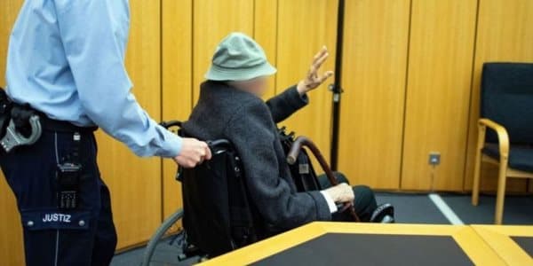 95 yaşlı faşist məhkəmə qarşısında