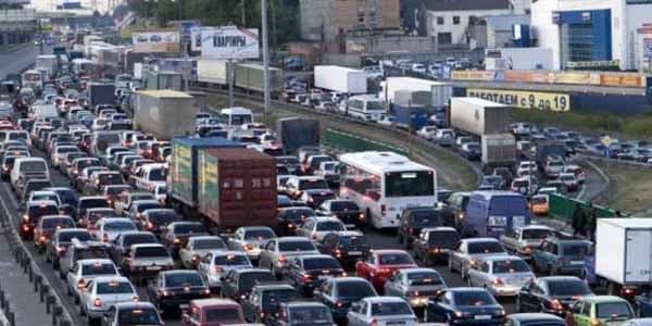 Tıxacdan çıxış yolu: "Dərslər 1 saat gec başlasın!"