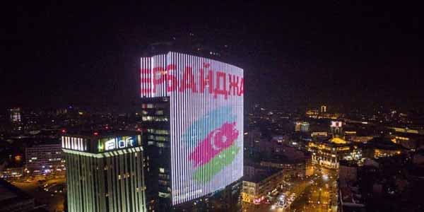 Kiyevdə ən uca göydələndə Azərbaycan bayrağı