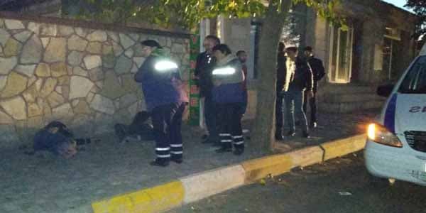 Tovuzda iki kişinin yolun ortasında yatması böyük tıxaca səbəb oldu (FOTO)