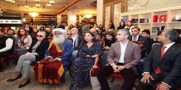 Leyla Əliyeva dünya şöhrətli yoqin Sadhquru ilə görüşdə və kitab təqdimatında (FOTO)