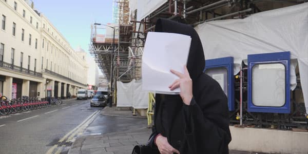 Zamirə Hacıyeva London küçələrində: “Məni tək buraxın” (FOTO/VİDEO)
