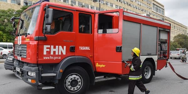 Bakıda məktəbdə yanğın: 100 şagird təxliyyə edildi