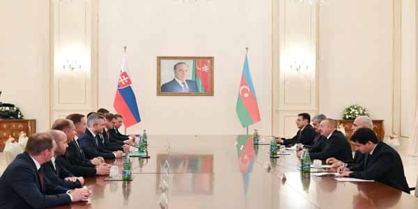 İlham Əliyev və Slovakiyanın baş naziri arasında geniş tərkibdə görüş olub