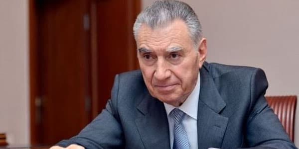 Prezident Əli Həsənova yeni vəzifə tapşırdı