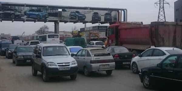 Babək və Qara Qarayev prospektlərinin kəsişməsində yaranan tıxacın səbəbi açıqlandı