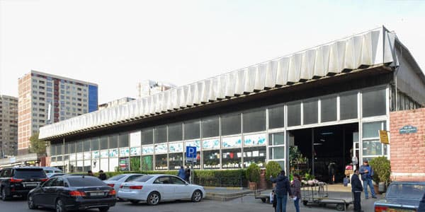 Sabiq deputat "Nəsimi" bazarında satıcı işləyir (FOTO/VİDEO)