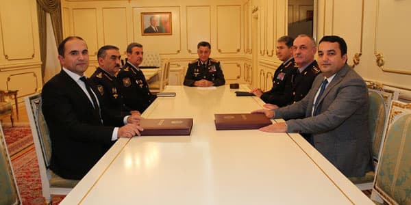 Ramil Usubov iki jurnalisti mükafatlandırdı (FOTO)