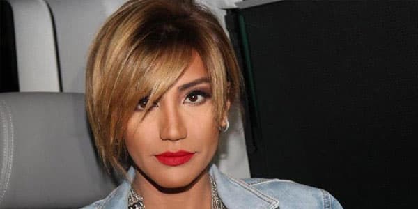 Röya səhnəyə qolu gipsdə çıxdı (FOTO/VİDEO)