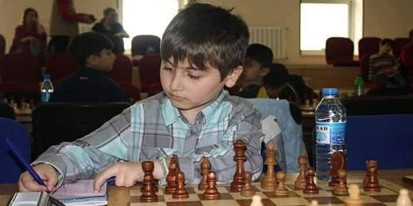 10 yaşlı Əlinin dəstəyinizə ehtiyacı var (FOTOLAR)