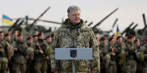 Poroşenko hərbi vəziyyət elan etdi